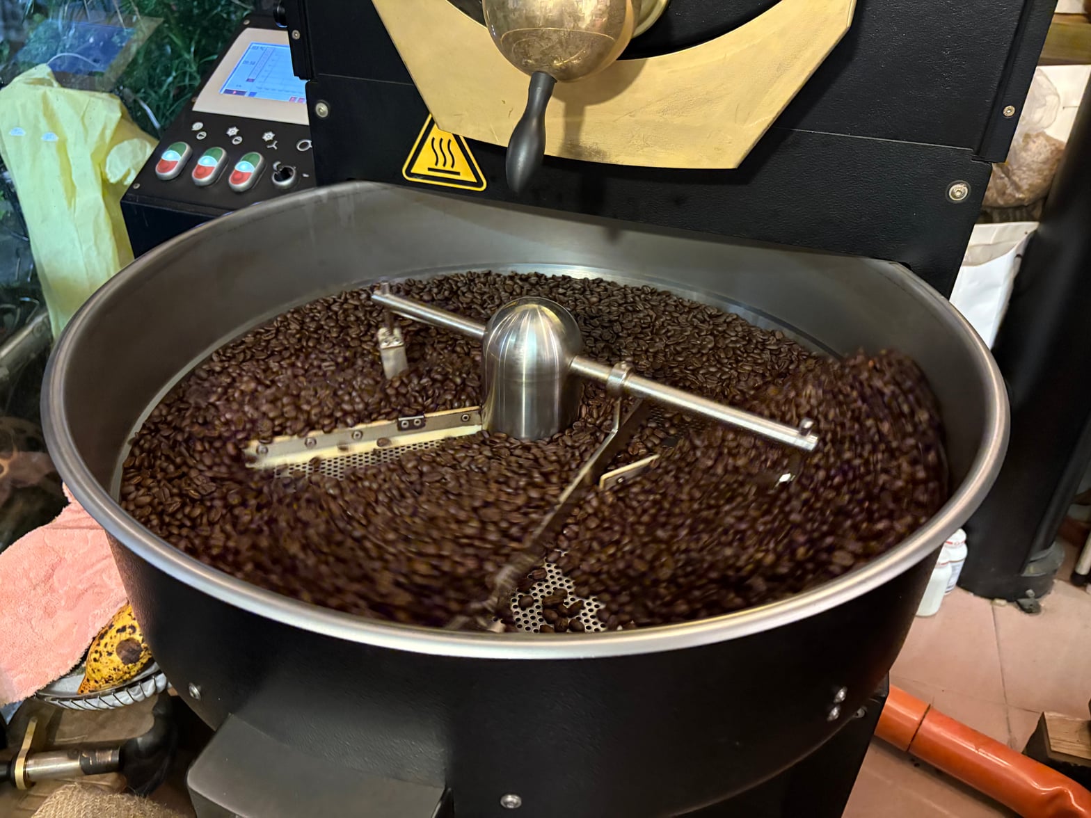 local-roaster-cooling-tray.jpg