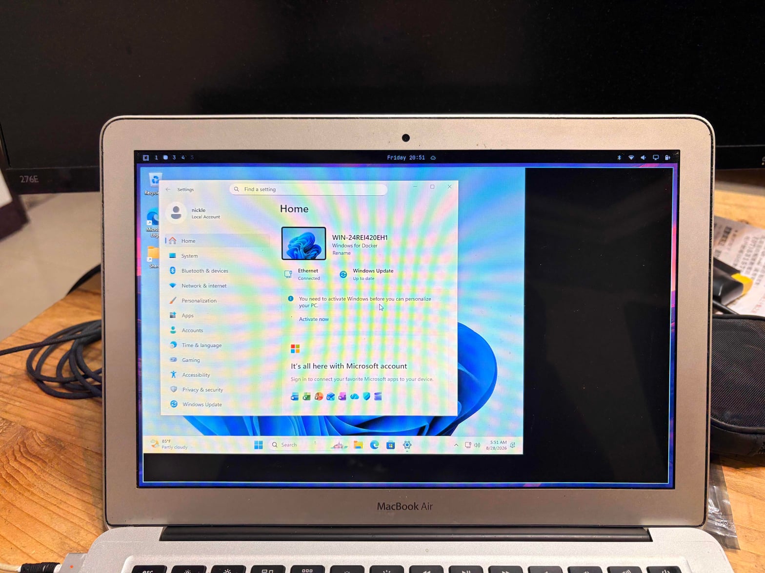 2026-08-28-omarchy-mba-5-win11-docker.jpg