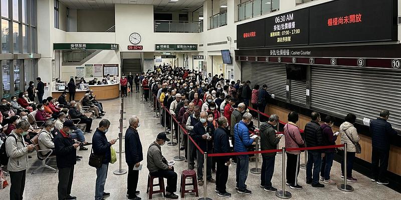 自助掛號機不是放下去就好：當效率碰上公平，你選哪邊